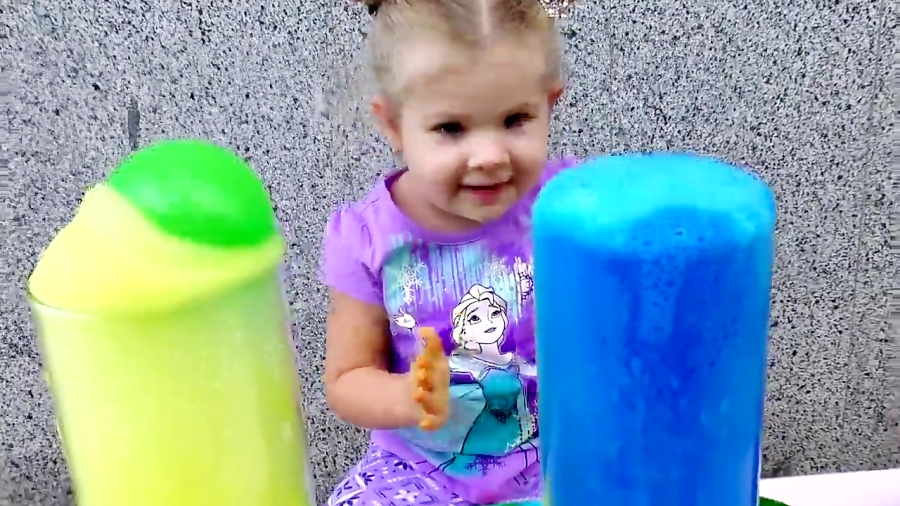 دیانا و اسباب بازی ها - دیانا و بازی با فوم های رنگارنگ